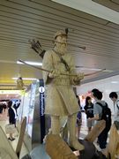 札幌駅のアイヌ像。勿論セミナーの成功をしっかり祈願しお礼した。
