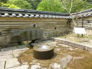 韓国（風）の庭の井戸